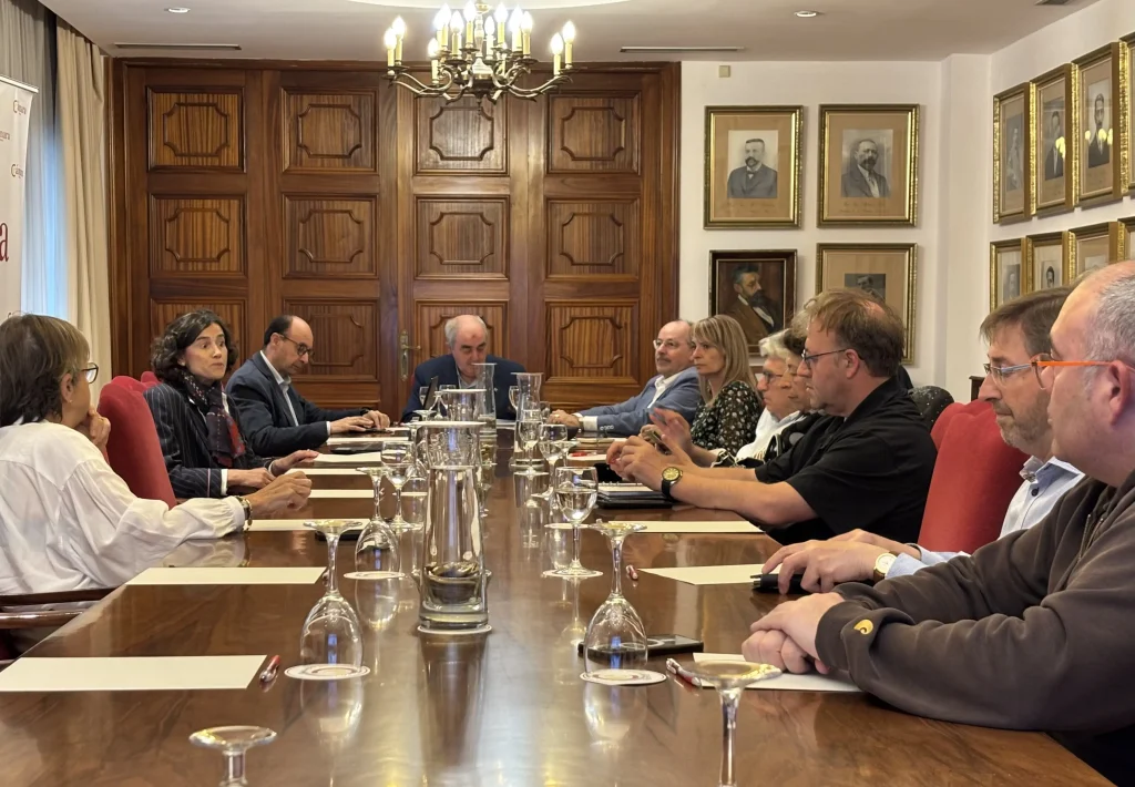Reunión del Pleno de la Cámara de Comercio de Huesca el 19 de mayo de 2025